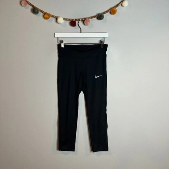 Nike Dri-Fit black logo cropped leggings - Picture 1 of 4